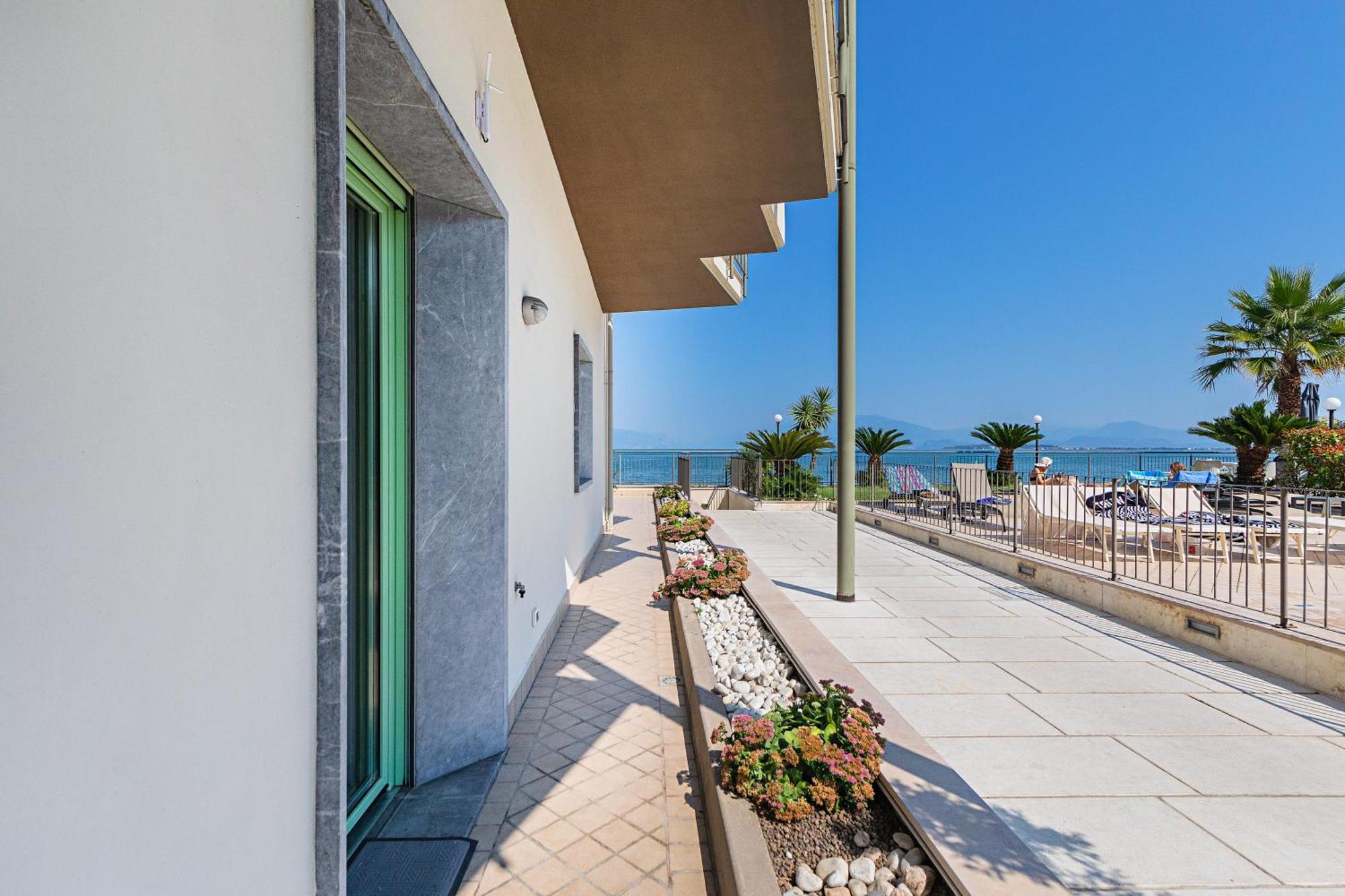 Residenza Miralago By Wonderful Italy Desenzano del Garda Exterior foto