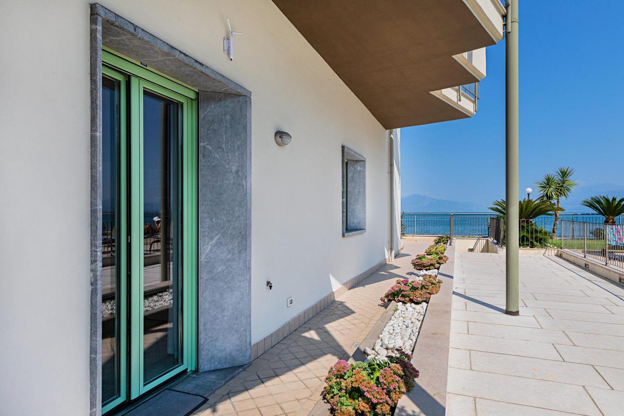Residenza Miralago By Wonderful Italy Desenzano del Garda Exterior foto
